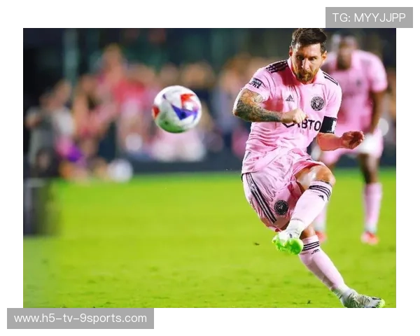 足坛传奇罗纳尔多：论C罗与梅西的强势差异，梅西c罗和罗纳尔多