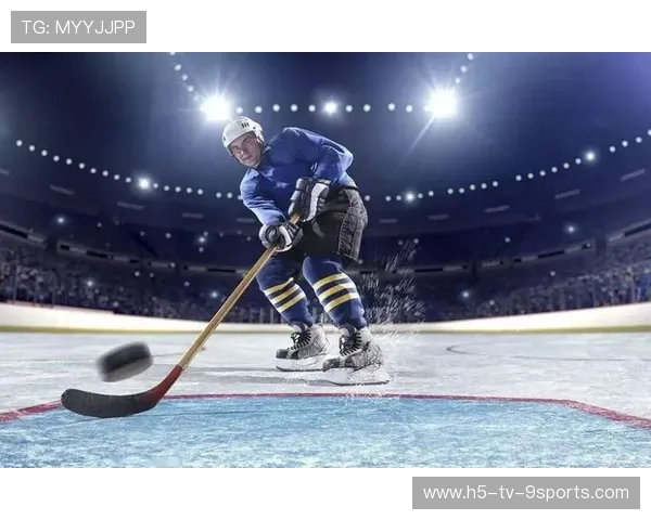 冰球门将用杆击球反击，帅到对手愣住